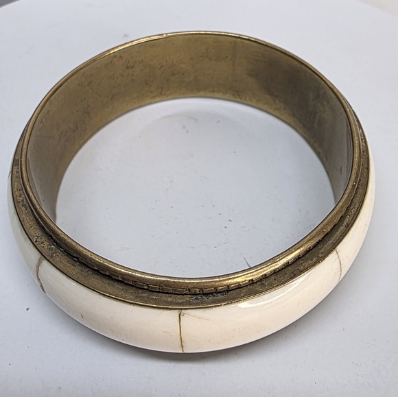 Vintage Wide Bone Inlay Brass Bangle Bracelet Boho Tribal Size 8 - Picture 3 of 5